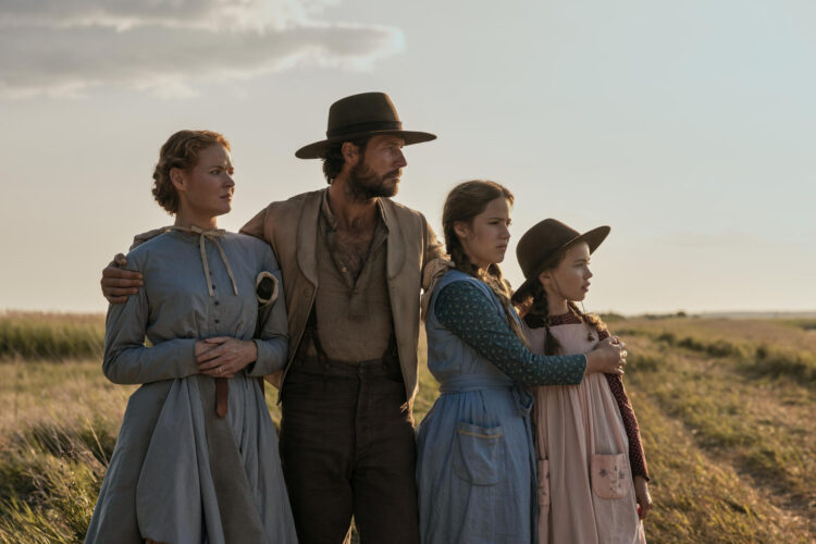Nueva adaptación de las memorias de Laura Ingalls Wilder. Alice Halsey (R) encarna a la joven Laura en este relato épico de supervivencia y drama familiar que narra los orígenes del Oeste americano a través de la vida de los Ingalls. Un buen drama repleto de esperanza y supervivencia. EFE/Eric Zachanowich/ Netflix