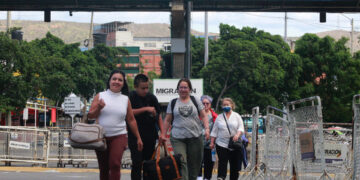 Venezuela desaconseja cruzar hacia Colombia tras cierre fronterizo por elecciones