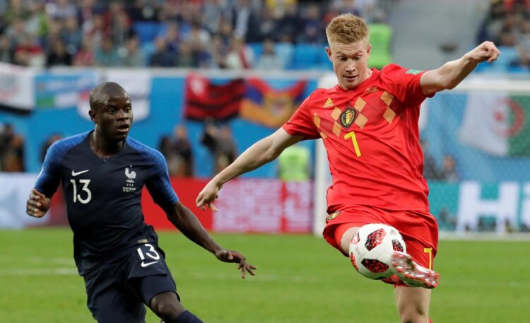 Fotografía de Sebastião Moreira, en la que puede verse en una imagen de archivo del 10 de julio de 2018 al internacional belga Kevin de Bruyne (d), durante un partido de su selección en el Mundial de Rusia. EFE *Sólo uso editorial*