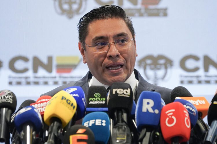 El presidente del Consejo Nacional Electoral (CNE) de Colombia, Cristian Quiroz, fue captado este 23 de junio, durante una rueda de prensa, en Bogotá (Colombia). EFE/ Pablo R.seco