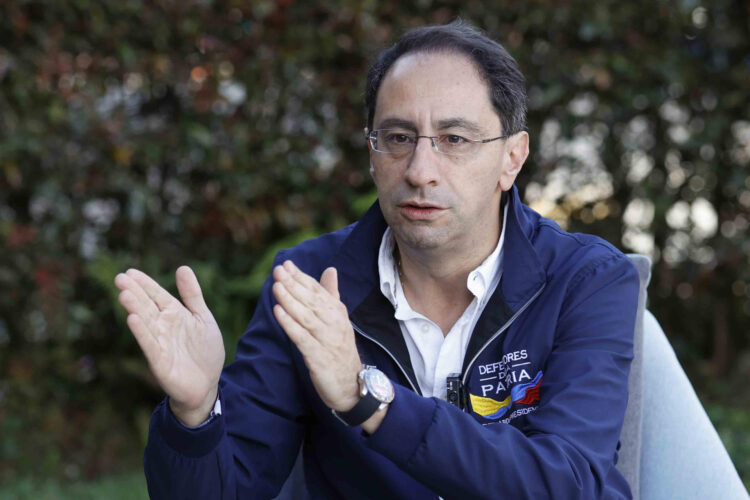 Fotografía de archivo, en la que se captó al vicepresidente electo de Colombia, José Manuel Restrepo, durante una entrevista con EFE, en Bogotá (Colombia). EFE/Mauricio Dueñas