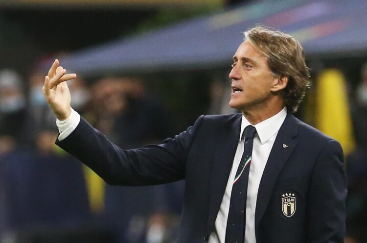 Fotografía de archivo del 6 de octubre de 2021, en la que puede verse al técnico italiano Roberto Mancini cuando estaba al frente de la selección de su país. EFE/MATTEO BAZZI