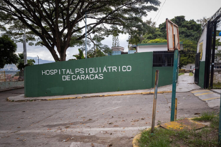 Imagen de archivo de la entrada a un edificio del Hospital Psiquiatrico de Caracas, (Venezuela). EFE/ Rayner Peña R.