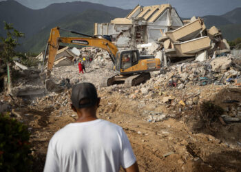Los venezolanos lideran la búsqueda entre los escombros de desaparecidos en el terremoto