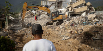 Los venezolanos lideran la búsqueda entre los escombros de desaparecidos en el terremoto