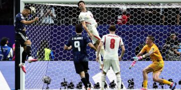 1-2. Argentina remonta, frustra a Inglaterra y se cita con España en la final