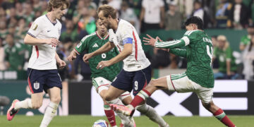 2-3. Inglaterra resiste el acoso de México y se clasifica a los cuartos de final