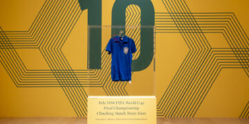 Camiseta que Pelé usó en final del Mundial de 1958 se subasta por 4,9 millones de dólares