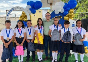 Festejada y cumplida en Escuela Zaragoza de Sucre promoción de Sexto Grado