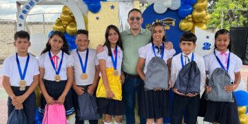 Festejada y cumplida en Escuela Zaragoza de Sucre promoción de Sexto Grado