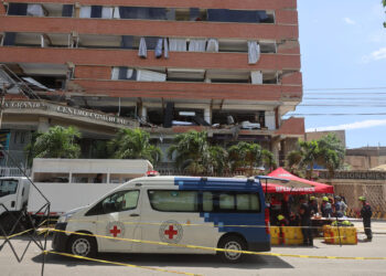 Un operativo de rescate por los terremotos en Venezuela supera las 48 horas