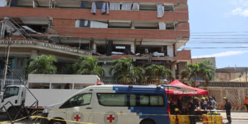 Un operativo de rescate por los terremotos en Venezuela supera las 48 horas
