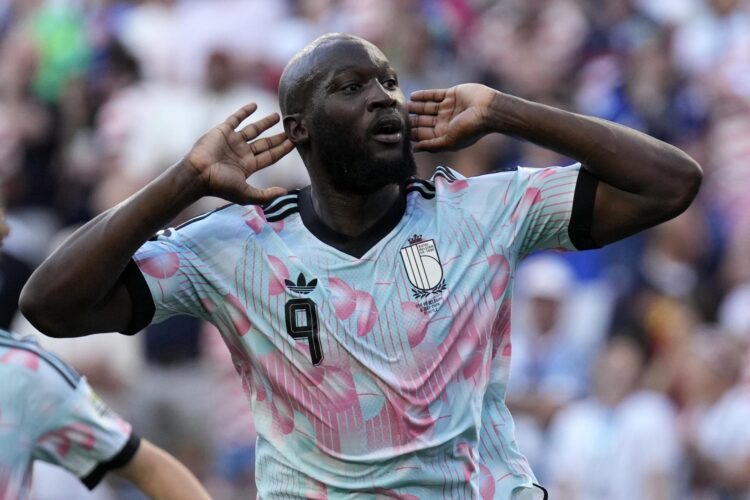 El belga Romelu Lukaku celebra el gol que sella el 1-4 en el partido contra Estdaos Unidos, correspondiente a los octavos de final del Mundial de Estados Unidos, México y Canadá, disputado este lunes. EFE/STEPHEN BRASHEAR