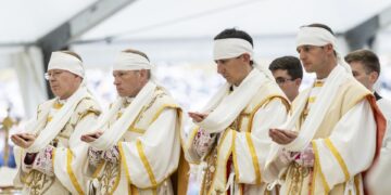 El Vaticano confirma la excomunión de los consagrantes y nuevos obispos lefebvrianos