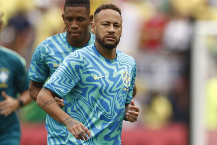 Fotografía del pasado 5 de julio, en la que puede verse al brasileño Neymar, durante un entrenamiento en el Mundial de Estados Unidos, México y Canadá. EFE/WILL OLIVER