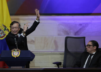 El uribista Honorio Henríquez presidirá Senado de Colombia tras lograr apoyo del petrismo