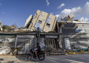 Aumentan a 4.734 los fallecidos por los terremotos