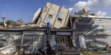 Aumentan a 4.734 los fallecidos por los terremotos
