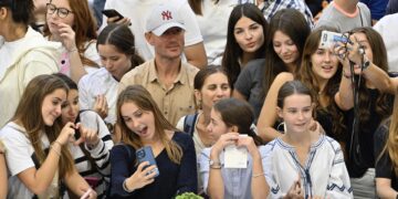 Francia aprueba la prohibición de redes sociales para menores de 15 años, pionera en Europa