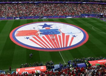 EEUU celebra los 250 años de su independencia con una lona especial antes del Canadá-Marruecos