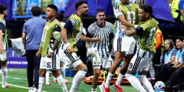 3-2. Argentina logra una remontada épica ante Egipto en solo 13 minutos y está en cuartos