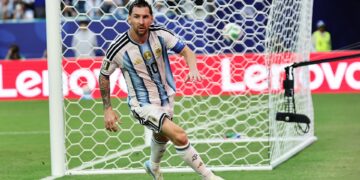 3-2. Argentina suda para pasar a octavos y evita la hazaña de Cabo Verde y ‘Vozinha’