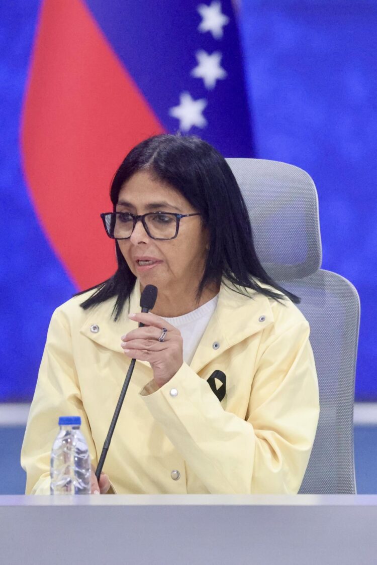 La presidenta encargada de Venezuela, Delcy Rodríguez, habla durante una rueda de prensa. EFE/ Iván Cárdenas