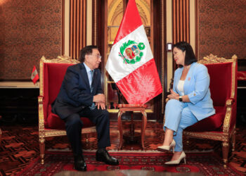 Keiko Fujimori se reúne en Palacio de Gobierno con el presidente interino de Perú