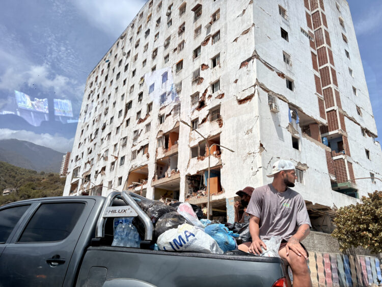 Las constantes réplicas han generado angustia y preocupación en la población venezolana que intenta recuperarse tras los terremotos del 24 de junio | EFE