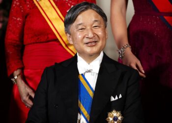 Japón revisa su ley imperial para salvar la monarquía pero mantiene la sucesión masculina
