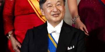 Japón revisa su ley imperial para salvar la monarquía pero mantiene la sucesión masculina
