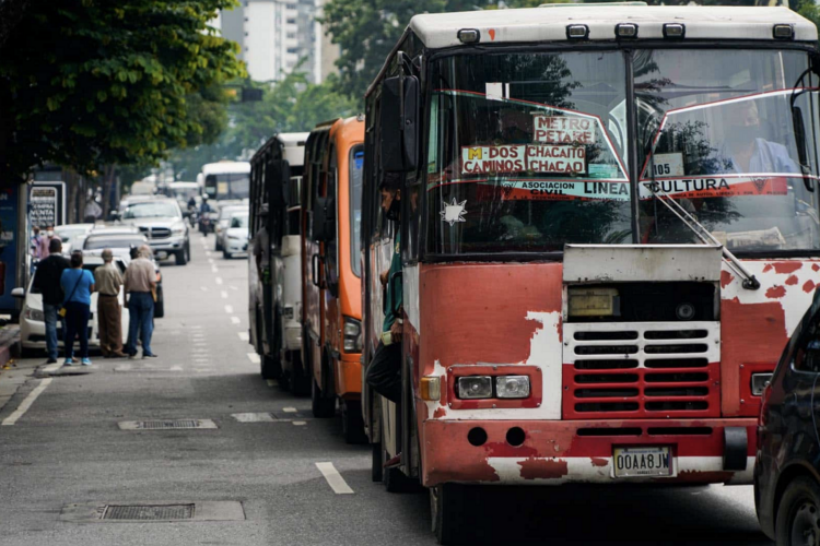 José Luis Trocel, coordinador del Comando Intergremial del Transporte, dijo que se suspendió el aumento de julio "en solidaridad con el pueblo venezolano" | Archivo