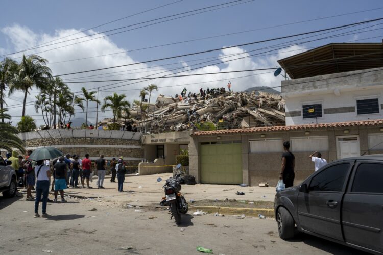 Las primeras horas posteriores a los terremotos en Venezuela estuvieron marcadas por una respuesta espontánea | Foto Tairy Gamboa/El Nacional