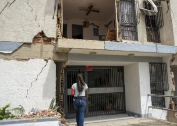 “Solo queremos volver a casa”: el anhelo de los afectados por los terremotos en Guarenas y Guatire
