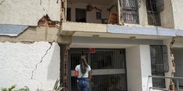 “Solo queremos volver a casa”: el anhelo de los afectados por los terremotos en Guarenas y Guatire