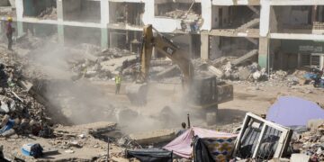 «Nuestros seres queridos no son escombros»: familiares en La Guaira exigen recuperar los cuerpos antes de demoler los edificios