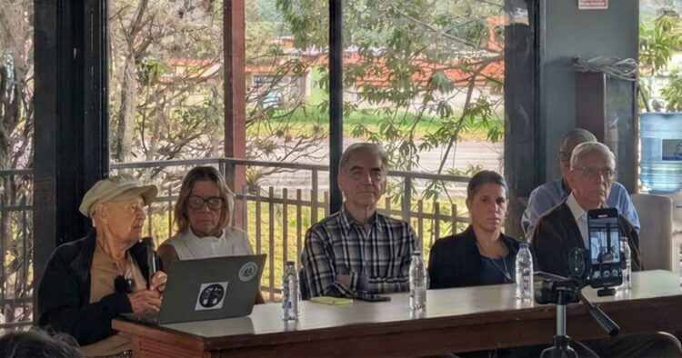 Raúl Estévez, Pedro Rivero, Klaudia Lafaille y Jorge Carrero fueron los expertos que participaron en el foro del 30 de junio de 2026. Foto: ODH-ULA.