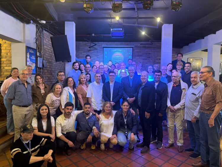 Leyenda: La comunidad universitaria del Nutula se volcó a favor del cambio de rumbo para reinstitucionalizar la ULA. Foto: Prensa TU