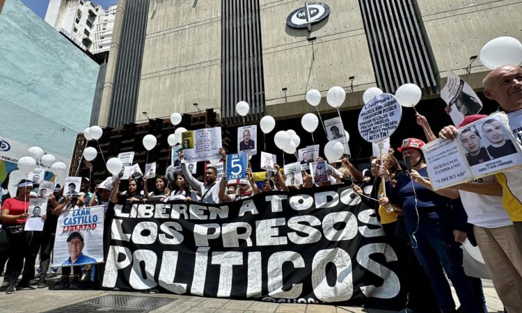 Familiares de presos políticos denunciaron que sus allegados duermen en los patios de las cárceles ante el temor de permanecer en las celdas tras los terremotos | Archivo