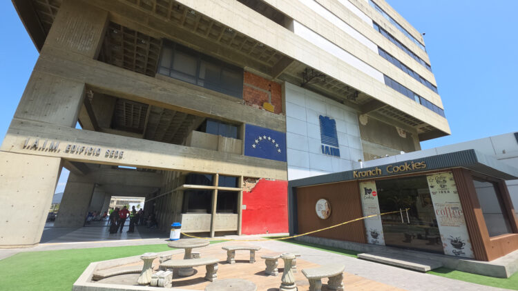 El Aeropuerto Internacional de Maiquetía se mantiene cerrado. Foto: Ezequiel Carías