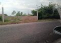 DENUNCIA: Invasores vuelven a tomar la calle de servicio de Urbanización Terrazas de la Pedregosa bloqueando el acceso a escuela y parcelas de propiedad privada
