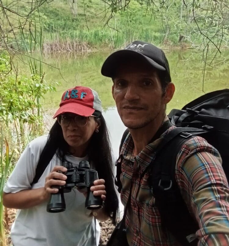 El equipo de expertos se trasladó al lugar donde se detecto la nueva especie.