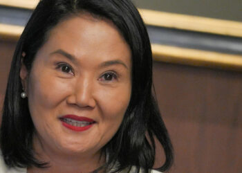 La encrucijada de Fujimori para gobernar Perú, un país cuya mitad rechaza su apellido