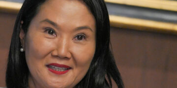 La encrucijada de Fujimori para gobernar Perú, un país cuya mitad rechaza su apellido