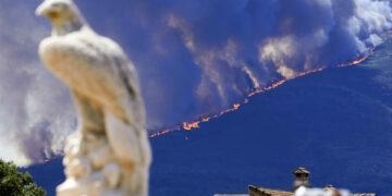 El Gobierno español pide ayuda a la Unión Europea ante los incendios forestales