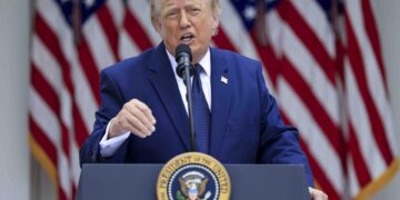 Trump impone aranceles del 50 % a la mayoría de las importaciones procedentes de Canadá