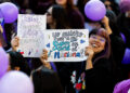 Seguidores de BTS protestan contra suspensión de conciertos en Chile: «¡Es muy injusto!»