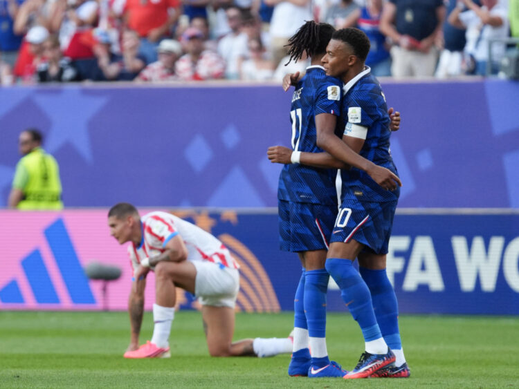 Mbappe y Olise celebran un gol en este Mundial. EFE/ Angel Colmenares