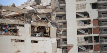 Familias piden no demoler los edificios sin sacar los cuerpos tras terremoto en Venezuela