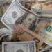 Dólar oficial sobre 700 bolívares y sindicatos petroleros piden cobrar en divisas